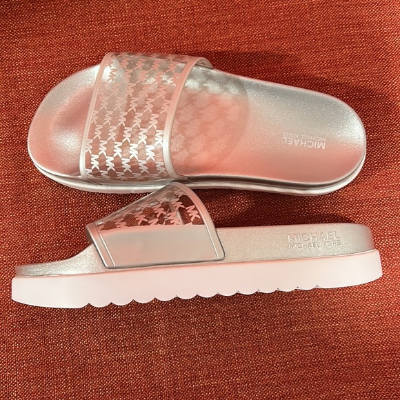 Michael Kors Monogram Platform Slides - Picture 6 of 9